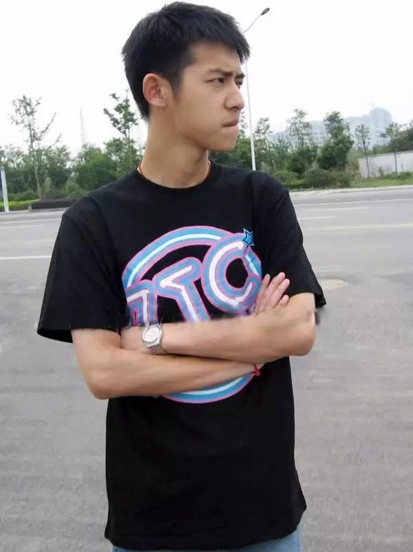 李冲聪发福变胖果然是由帅变丑的最大因素这个合照充分的证明了岁月这