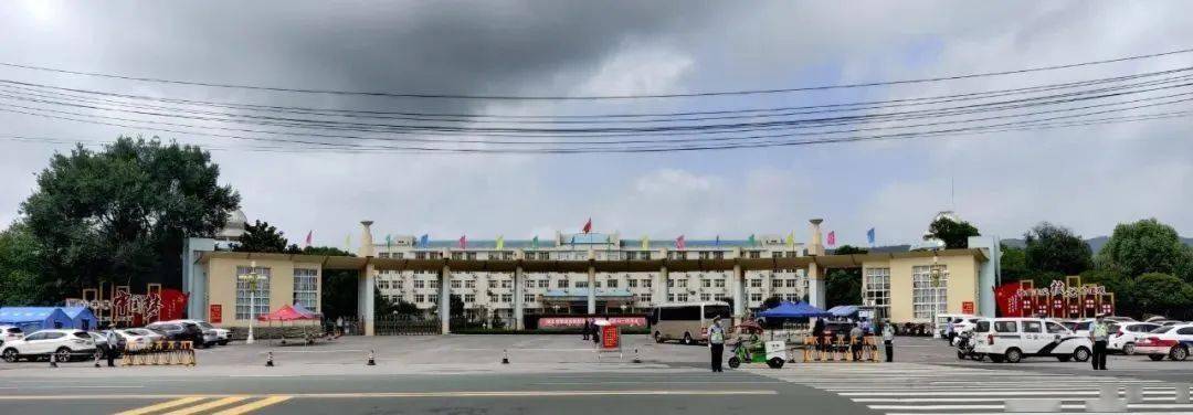 城区京山一中,京山五中,京山中学3所学校为中考考点,为保证考生有一个