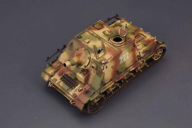 模型制作范例:两天涂装旧化完成的田宫灰熊