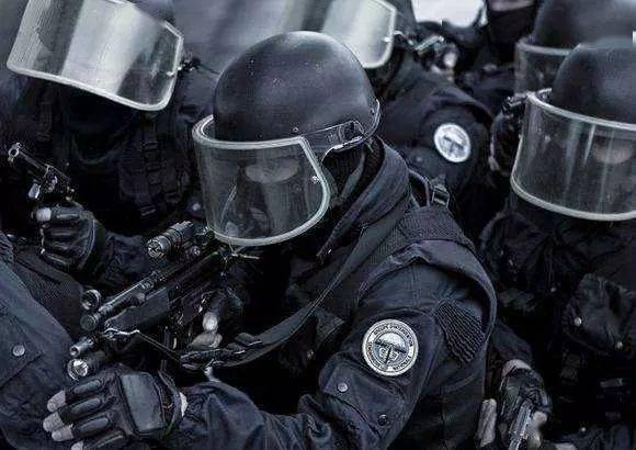 这家承包了"007佩枪"的枪厂,为何造不出好使的冲锋枪?