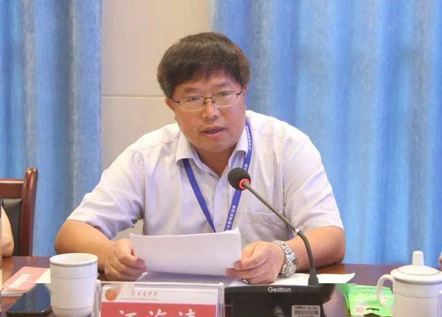 7月17日,省教育评估专家组组长汪海清一行抵达思南,对思南中学省级