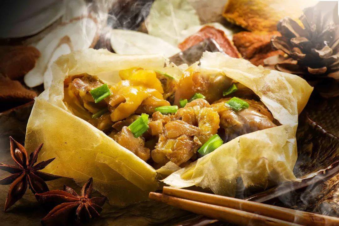 跟着美食去游学梧州纸包鸡所谓玉纸轻挑满堂香