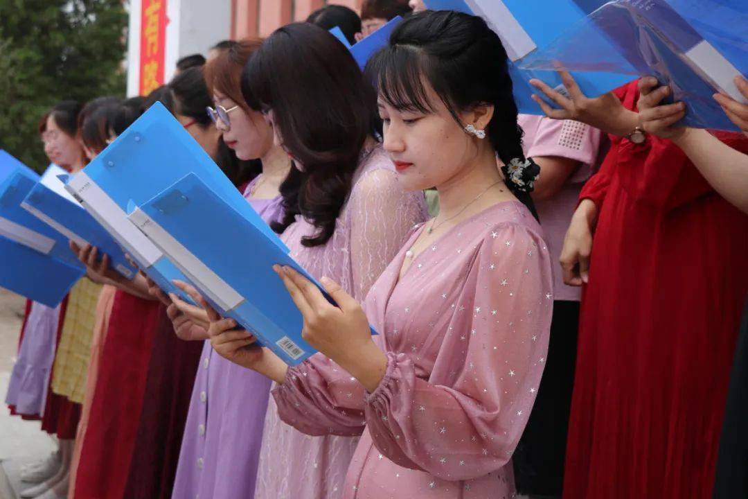 请带着这些再出发——秋实中学西校区毕业典礼_钮子乔