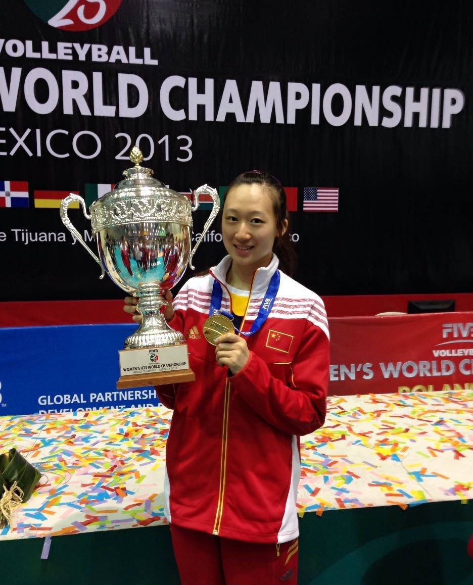 排球女神乔婷,家住北京四合院,假期爱旅游,腰间纹身很精致_中国女排