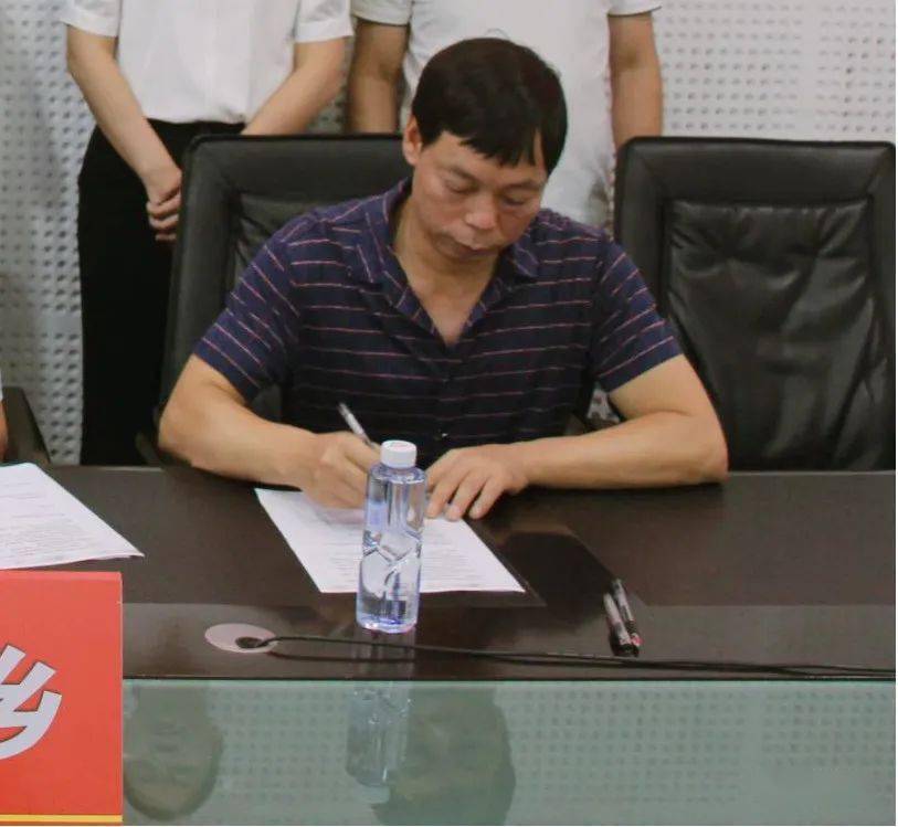 出席此次仪式的有湖上乡党委书记陈永忠,乡长蔡雅娟,泉州领鲜贸易有限