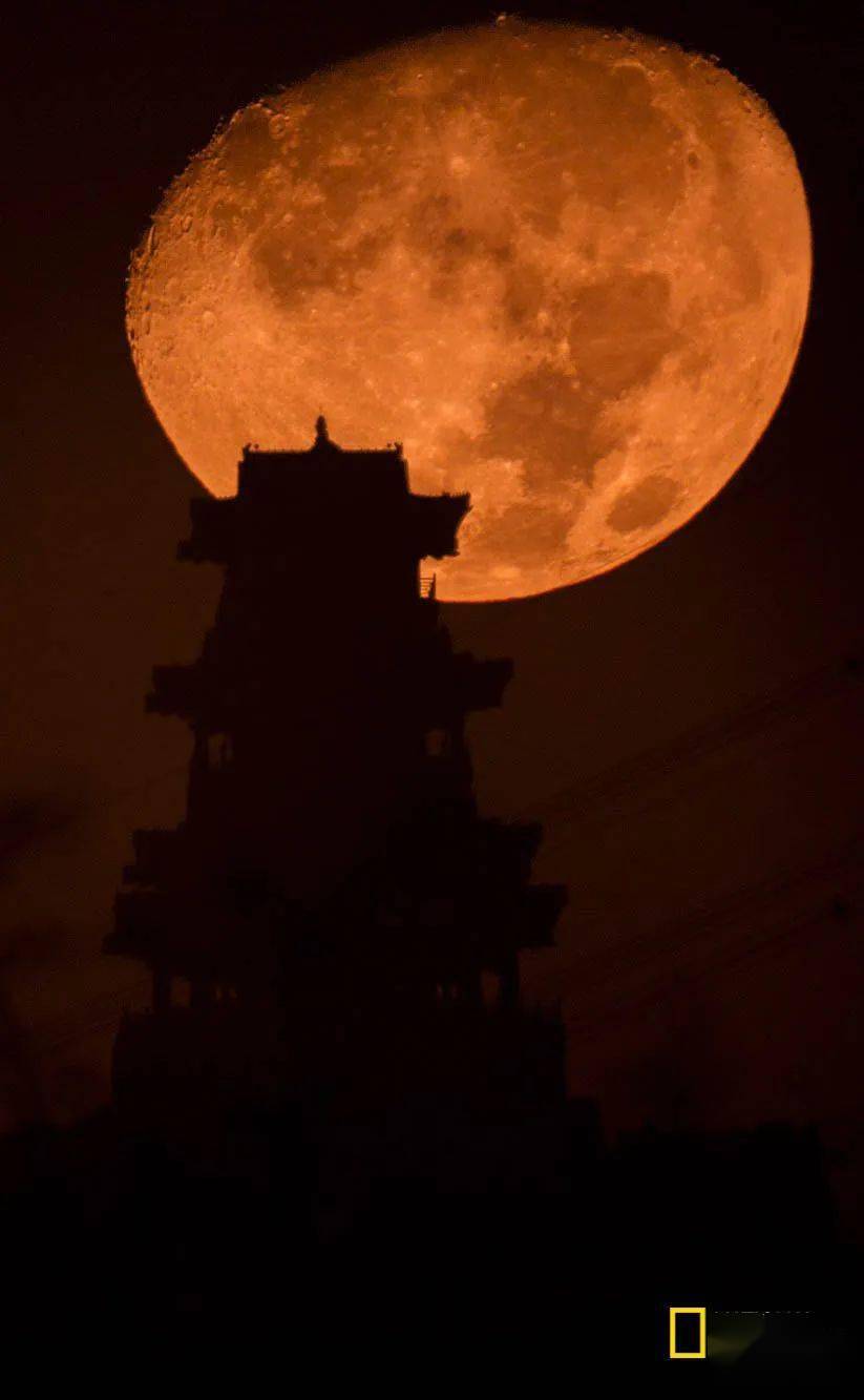 定都阁凸月落定都阁也是一个很有潜力的地景,这张春分时的日落就是我