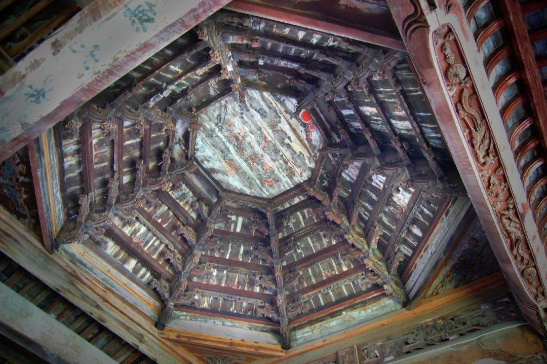 古溪桥明间重檐斗八藻井