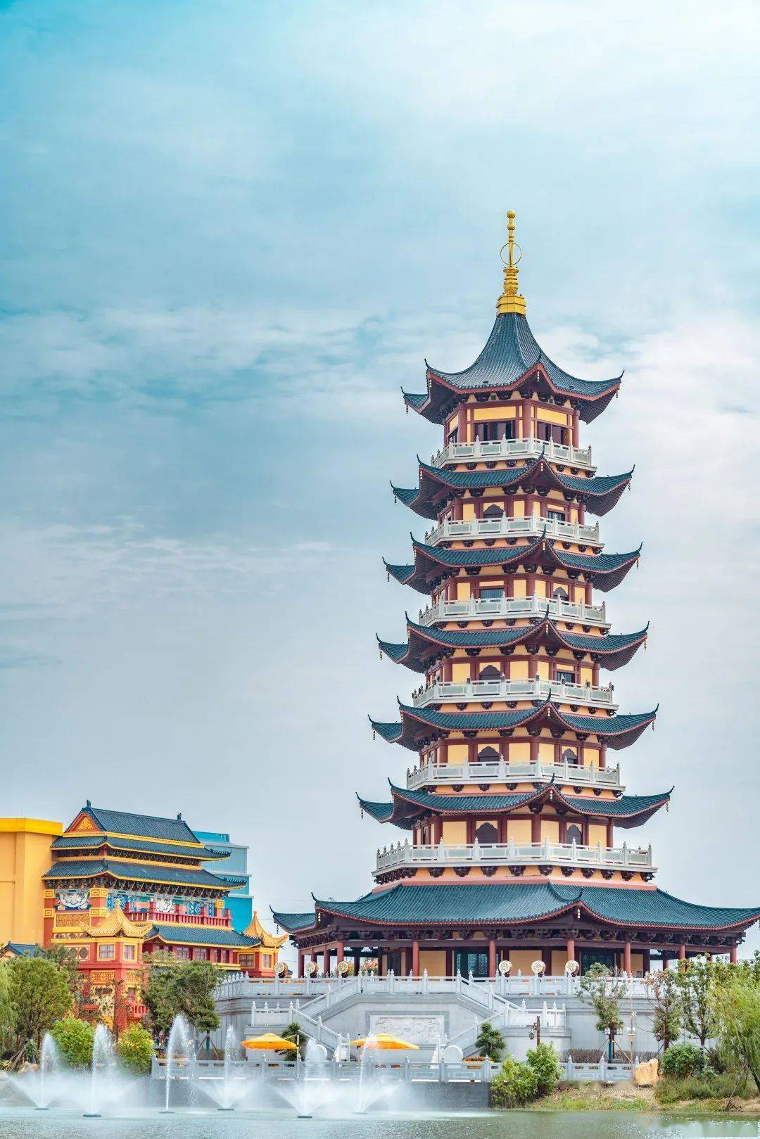 神州塔金风玉露一相逢,便胜却人间无数.