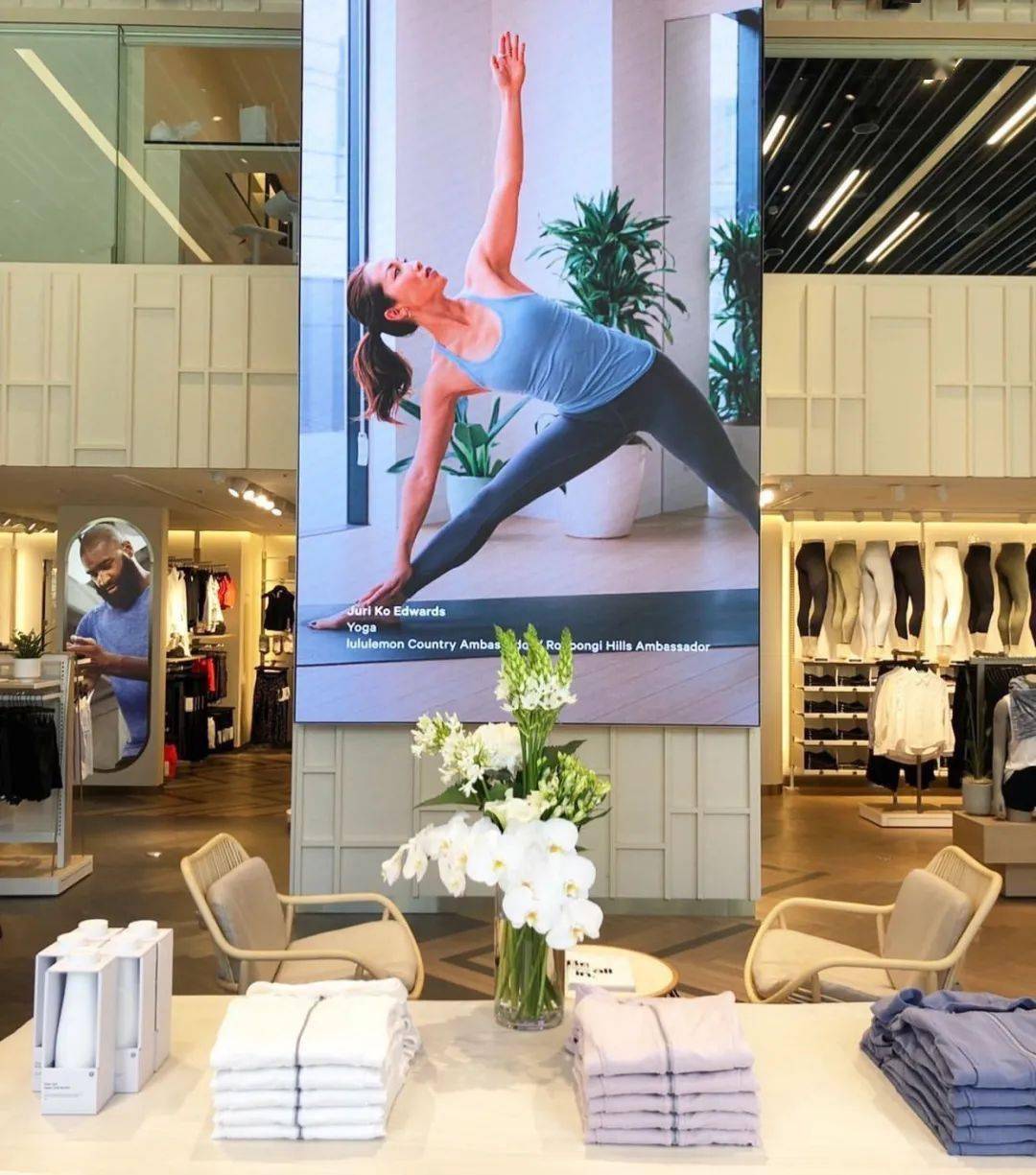 lululemon开出亚洲最大旗舰店，全方位奋起直追Nike_Mirror
