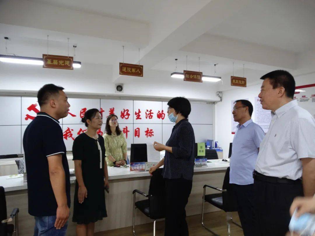 市委常委组织部长统战部长郝艳红到西门里街道调研城市社区现代化治理