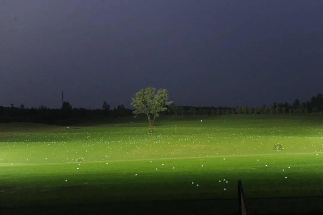 高尔夫球图片夜景图片