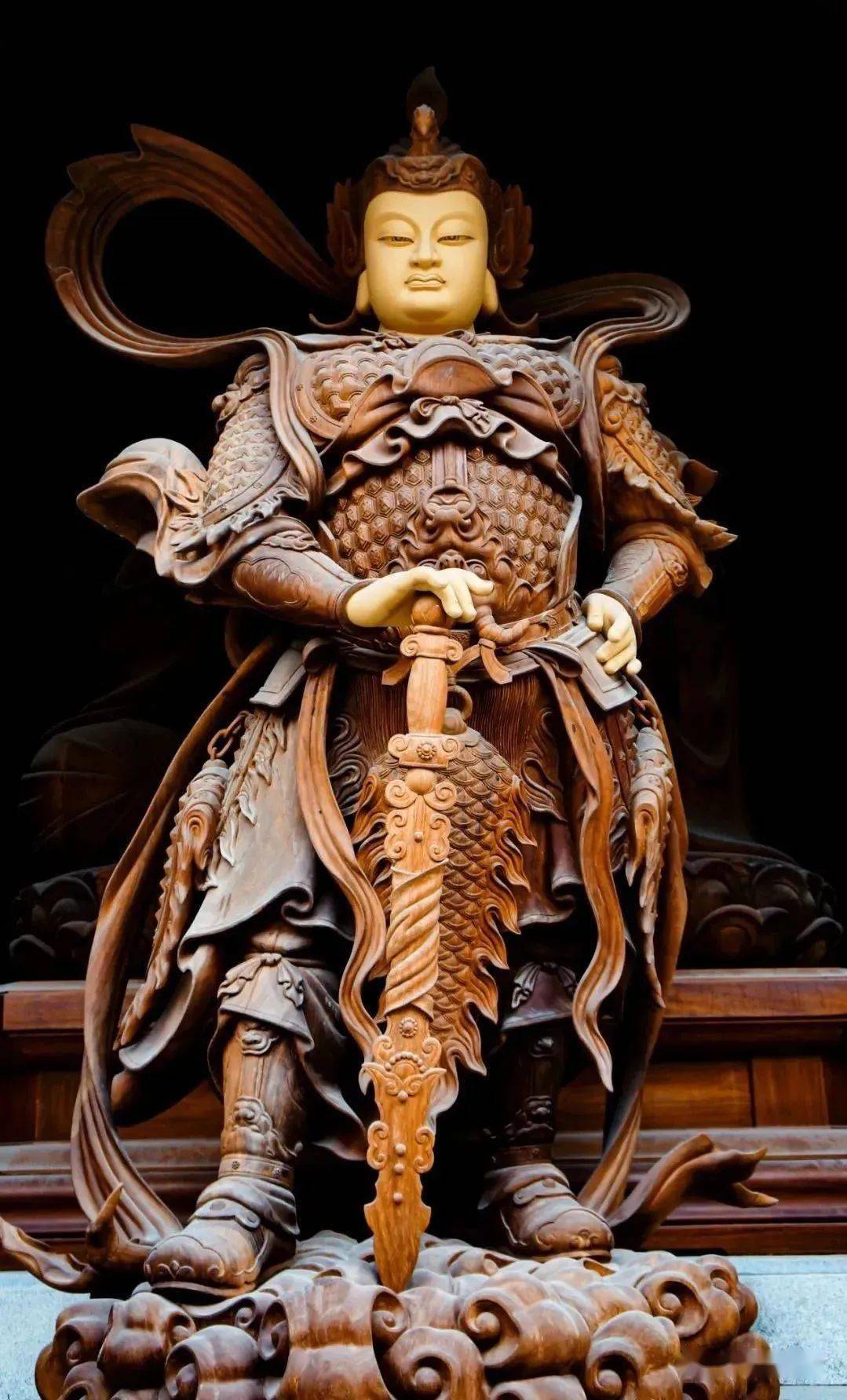 手持金刚宝杵重八万四千斤,金刚不坏身,发大誓愿,佛佛出世拥护佛法.