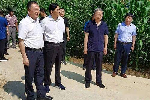 市人大常委会副主任李忠田参加爱心企业向包联贫困村扶贫捐赠仪式