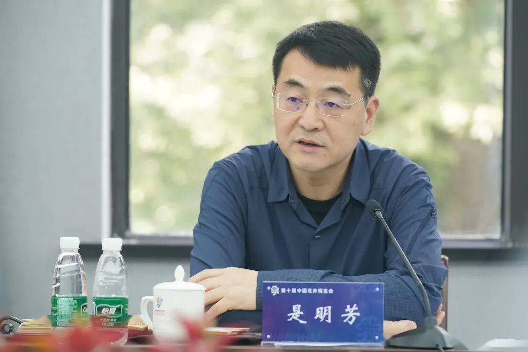 是明芳在讲话中指出,光明集团将进一步加大绿化景观建设力度,在施工