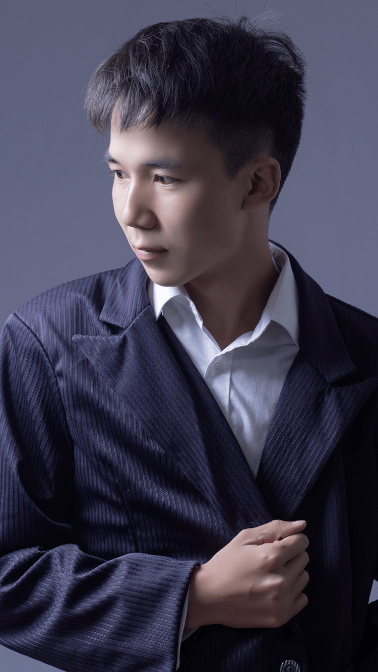 作品简介:《烈日下的樵夫》是一副传统木刻版画,以炎热的夏天作为作品