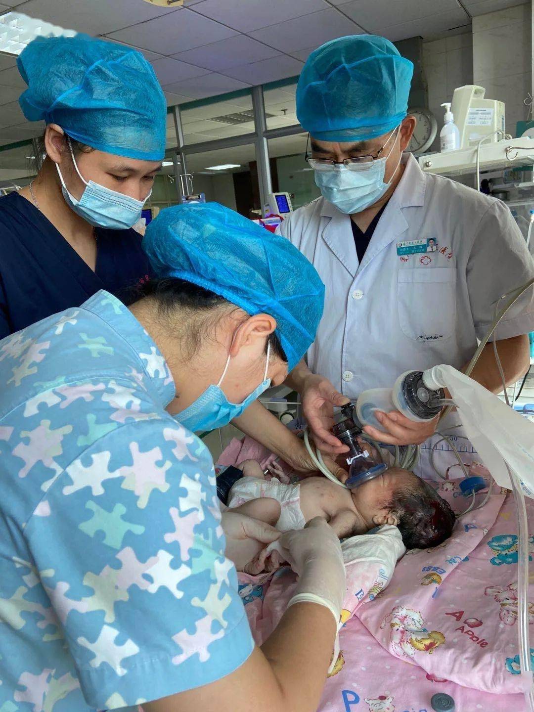 接力抢救同安一产妇医院如厕孩子生在厕盆里面色发绀手脚冰凉