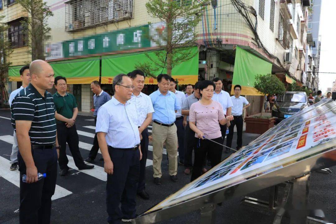 余其豹到兴宁市新圩镇调研圩镇建设工作.