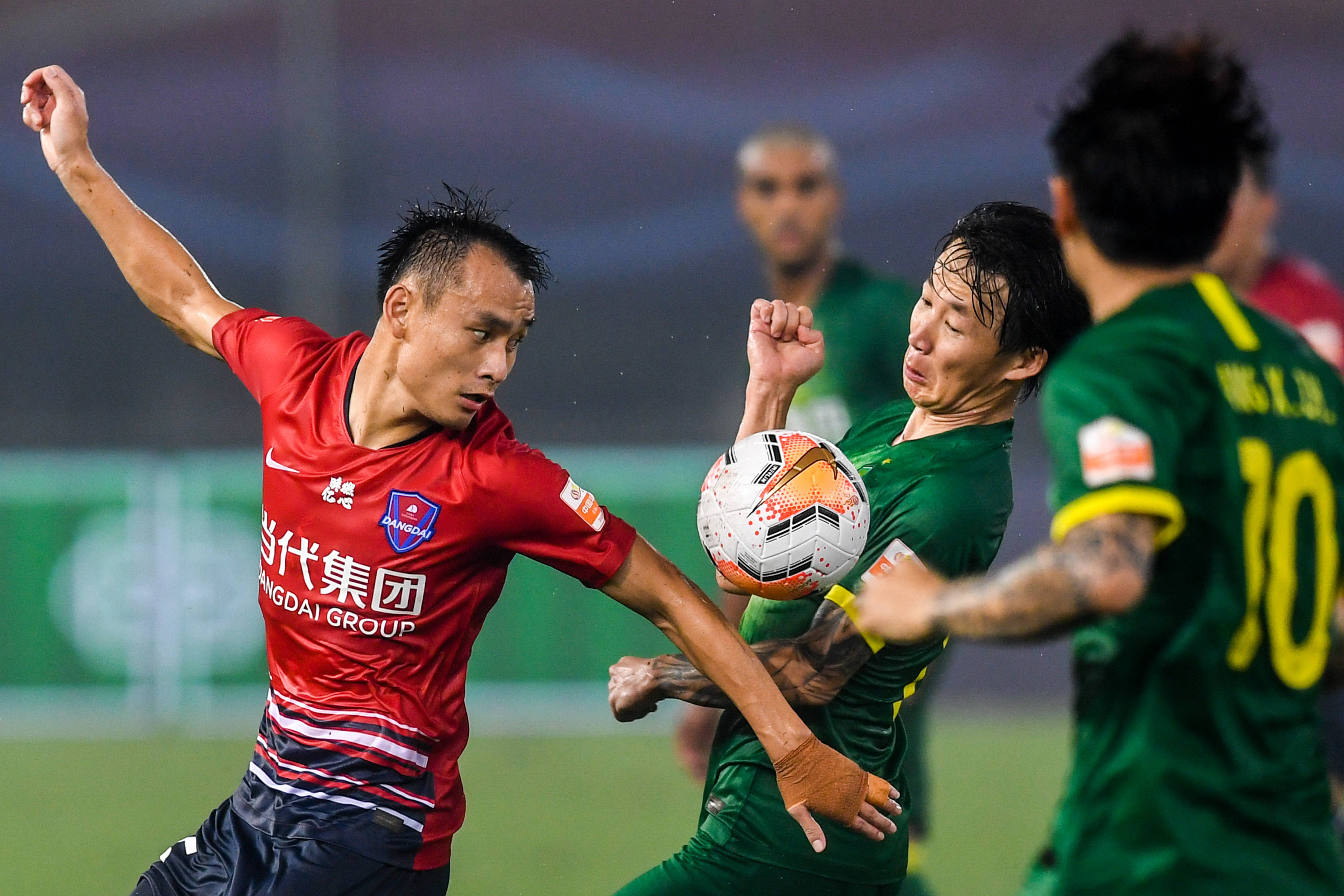 新华社照片,苏州(江苏),2020年7月26日 7月26日,重庆当代队球员吴庆