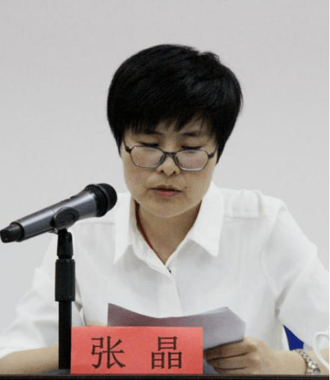 秘书长 张晶监事长 闫高亮与会代表举手表决常务理事单位授牌仪式为