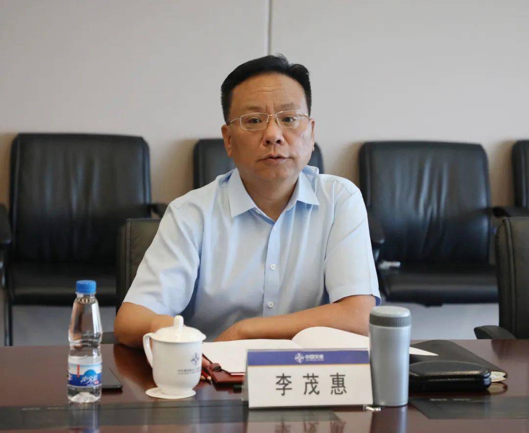 李惠明对李茂惠一行的调研表示欢迎,向调研组做了四航局总体经营情况
