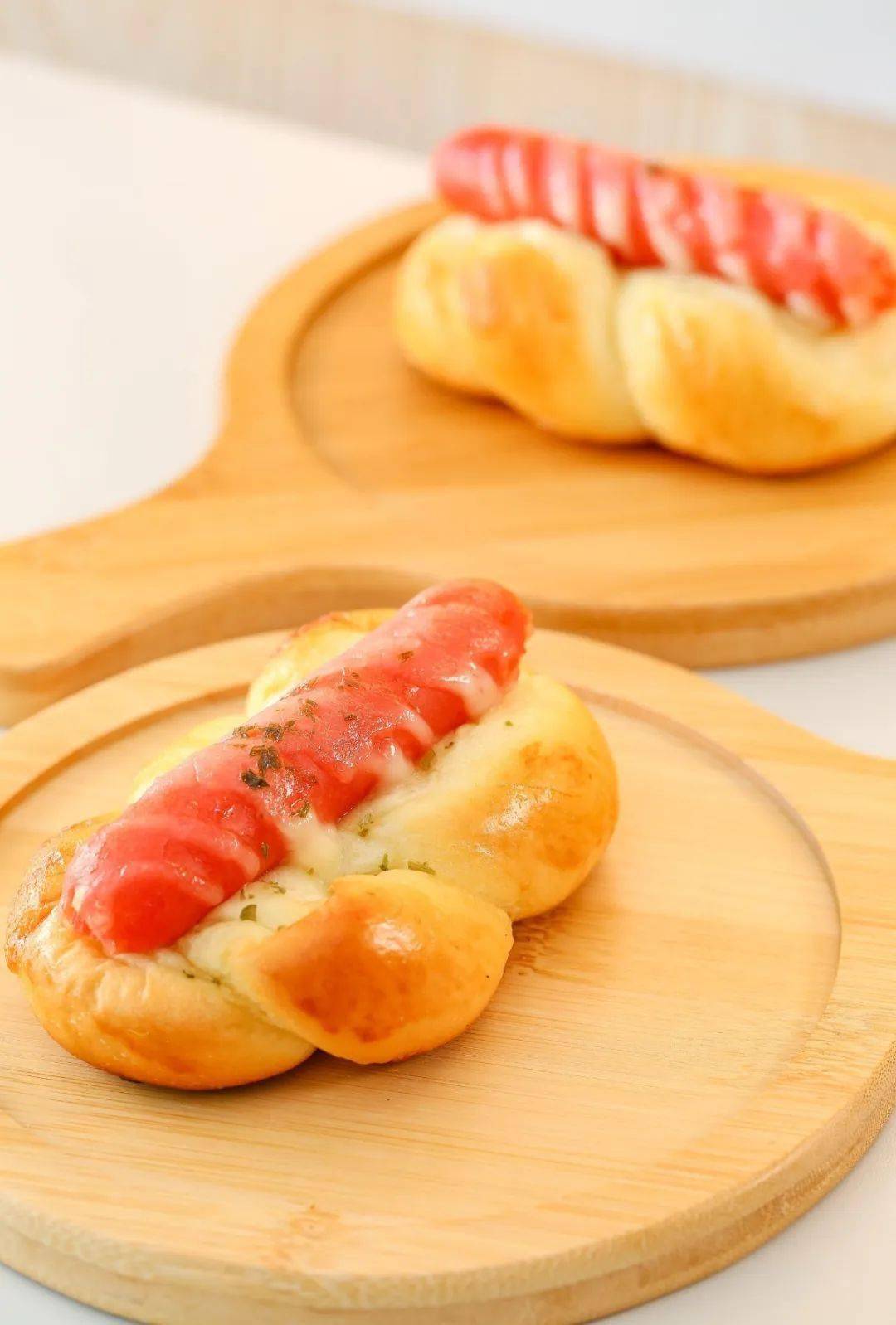 热狗包一拿上来后那扑鼻的香味瞬间就把我给征服了恨不得捧着闻三天