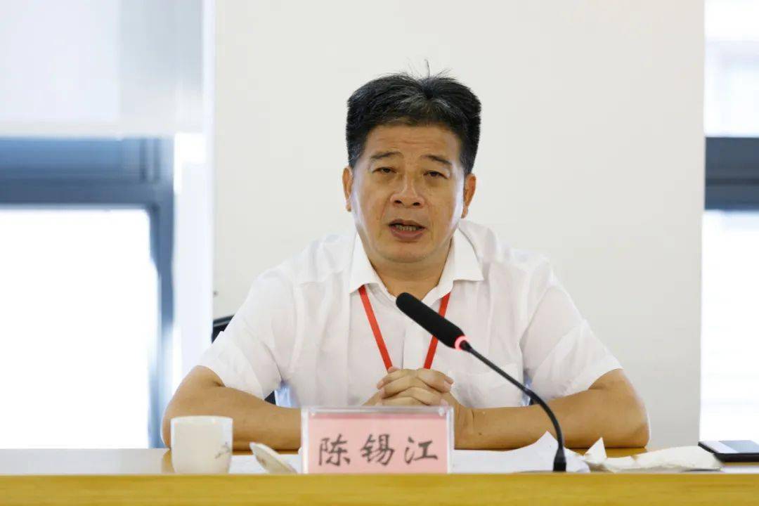 会上,陈锡江肯定了莞城基本公共卫生服务,应急管理机制等工作.