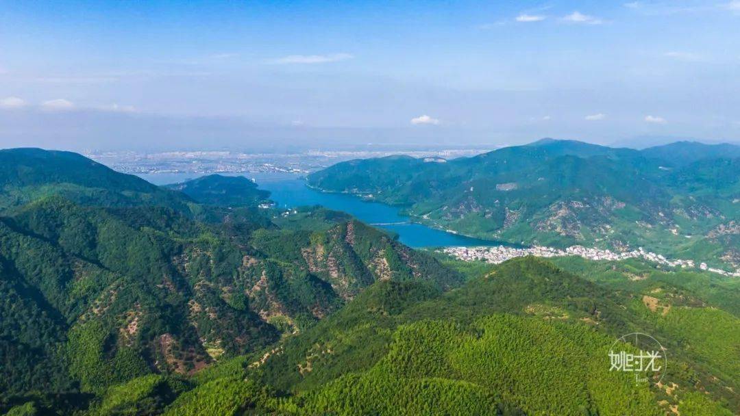 走古道品古村游余姚六月梅子步道