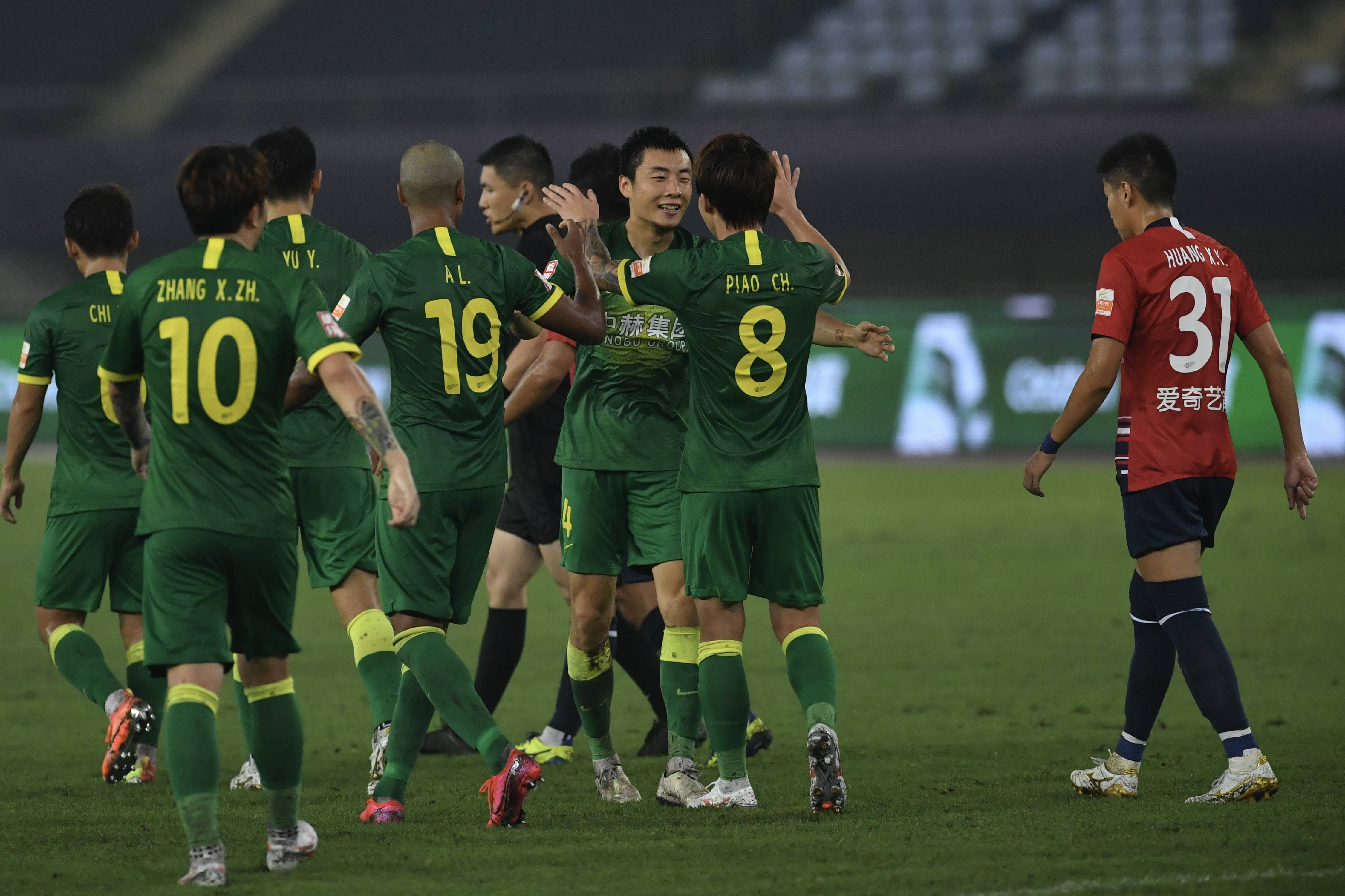 雨战 红牌 世界波,北京国安赛季首战剧情跌宕起伏