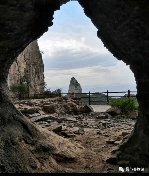 太行五指山又名五行山,位于太行山东麓,太行五指山主峰海拔1283米