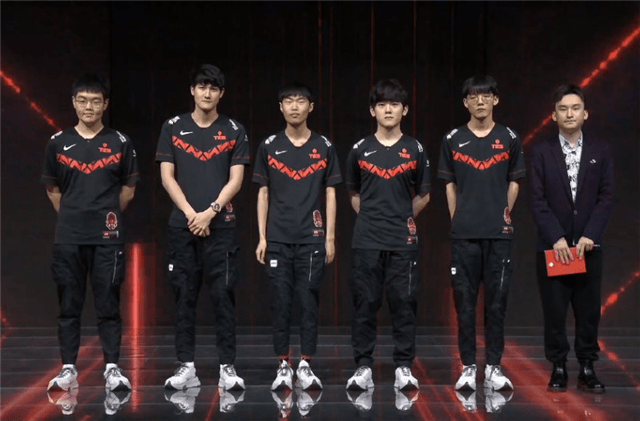 uzi遇上fpx二队选手跃跃欲试喊话小明问问我们能不能去fpx