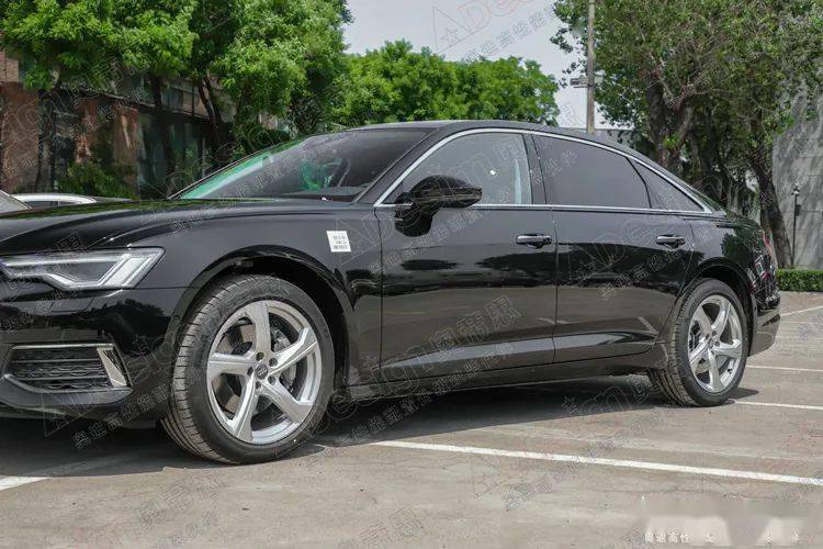 奥迪升级原厂电动吸合车门奥迪a6lc8升级改装实例