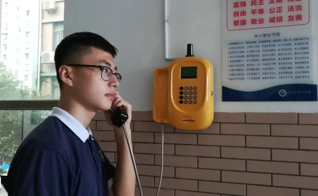 长沙这所学校的学生,不准用手机!