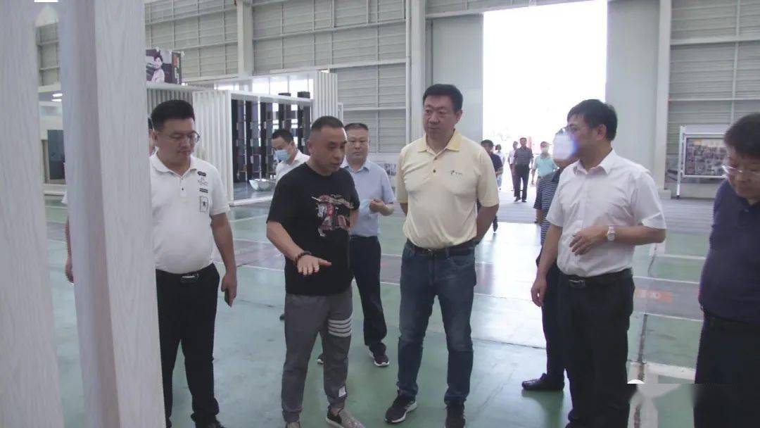 武国胜一行考察参观了麻城经济开发区部分企业生产车间