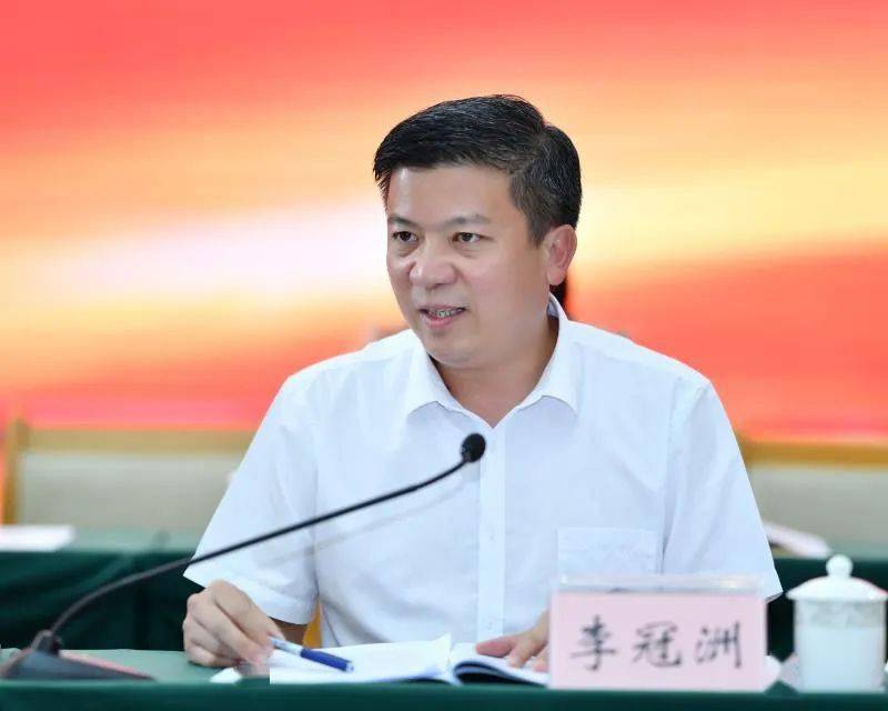 黄江镇委书记叶锦锐以及镇委副书记,镇长李冠洲等党政人大班子领导,各