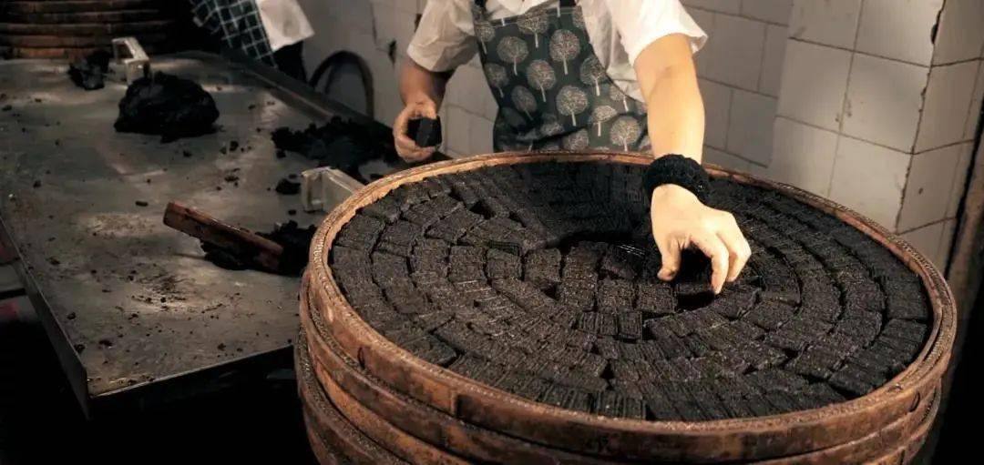 泉州清源茶:唇齿回甘,果然清甜 | 福建特色小品种茶优秀征文_茶饼