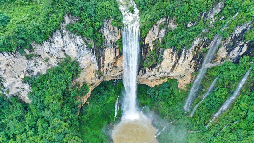 泸州这个瀑布太壮观,高121多米,比黄果树瀑布还高40多米_古蔺