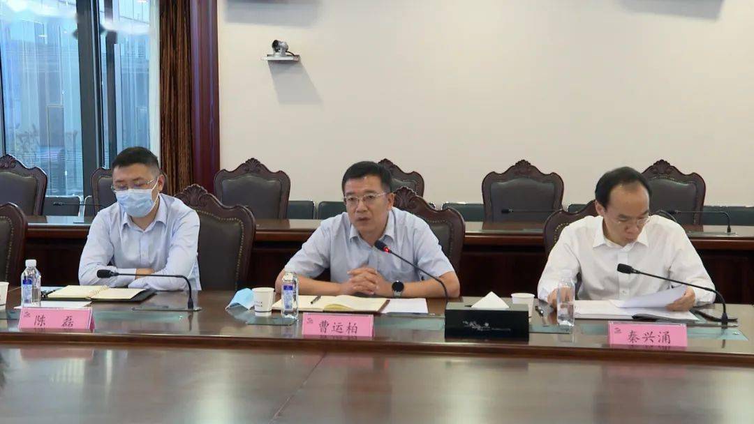 区领导黄元峰,万世华,彭