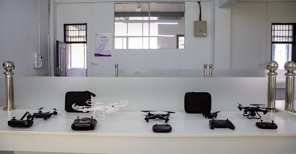 教室,计算机室,钢琴室,形体训练室,幼儿保健室,安检实训室,无人机操作