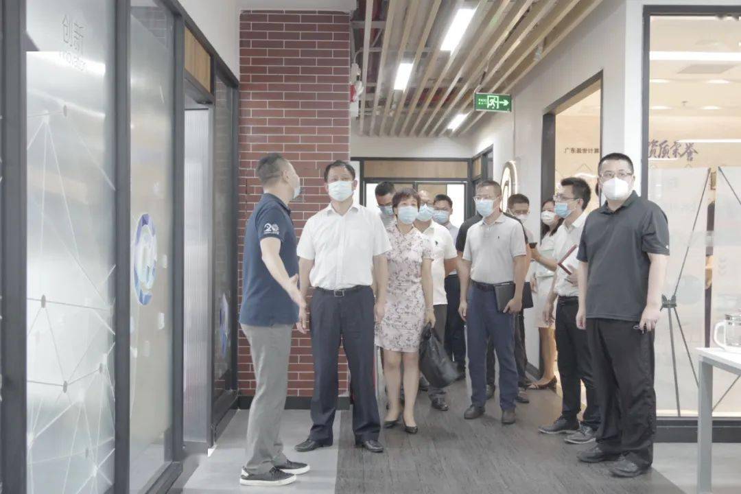 区政府常务副区长,区政府党组副书记吴惠垣,番禺区副区长朱瑞武和小谷