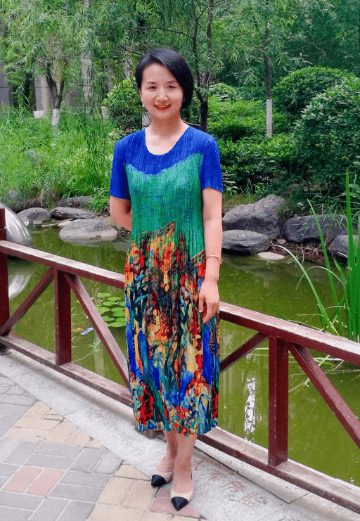 马丹丹,河南省实验中学高一年级政治组备课组长,曾获郑州市优质课