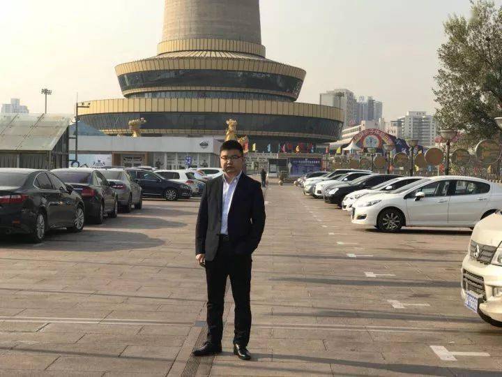 湿父郭云鹏接受央视朱讯专访,作品入编《对话中国》大型文献史册,乒乓