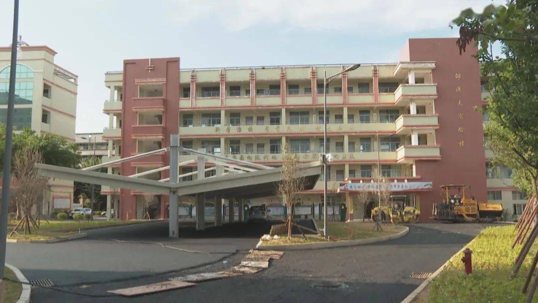 圭峰中学教学综合楼9月投用新增1500个学位