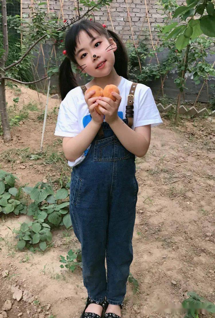 世纪学子孙艺嘉赤橙青绿蓝黄紫七彩假期我做主