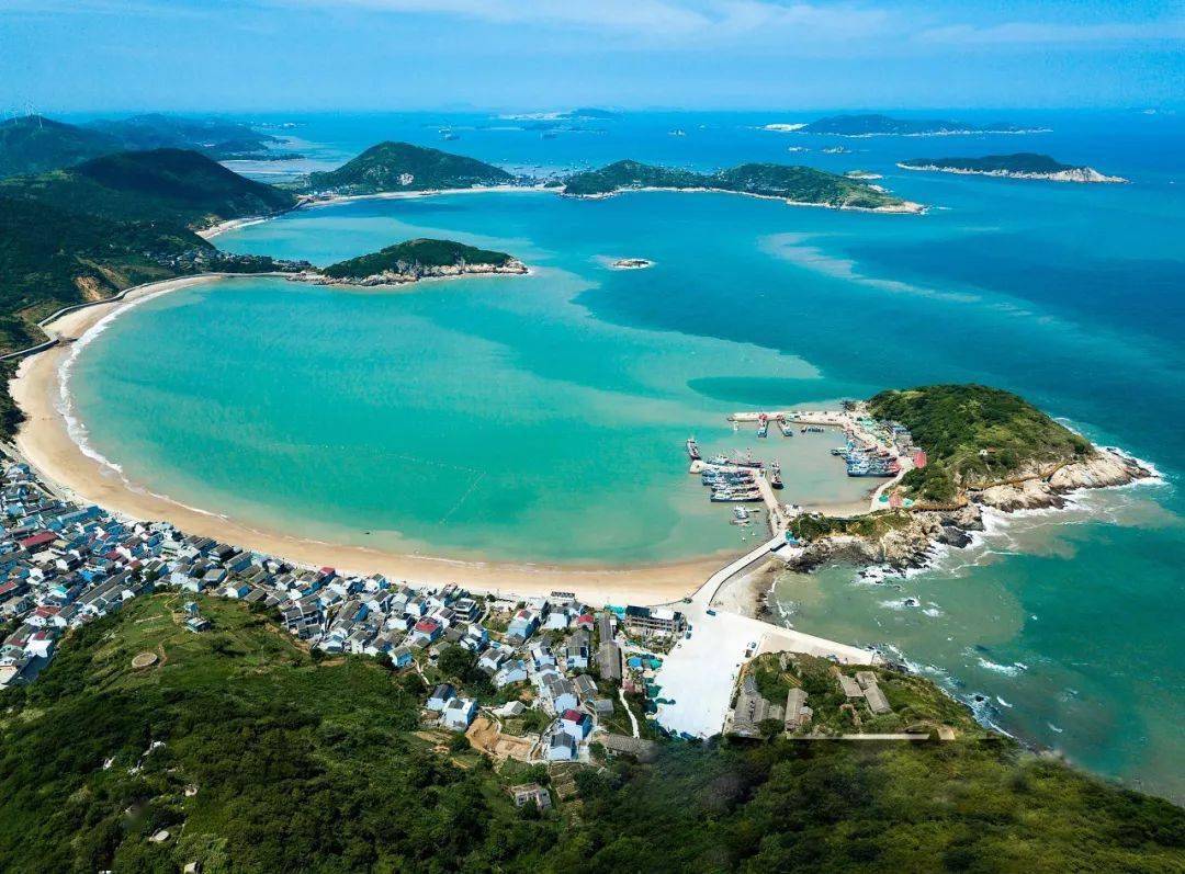 撒欢衢山岛81516号沙滩踏浪漫步风车观景台观音山俯瞰东海