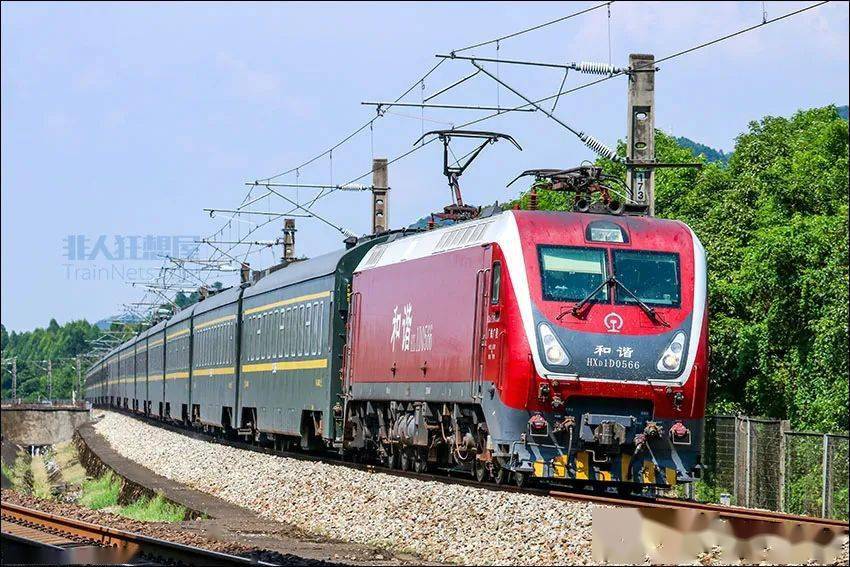 hxd1d-0566牵引晚点的z13次(沈阳北-广州东)正在通过军田站附近.