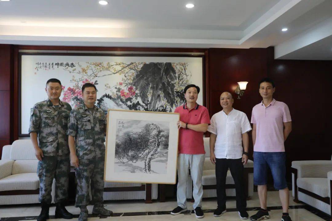 "八一"建军节,金华市图书馆送文化进军营受欢迎_部队