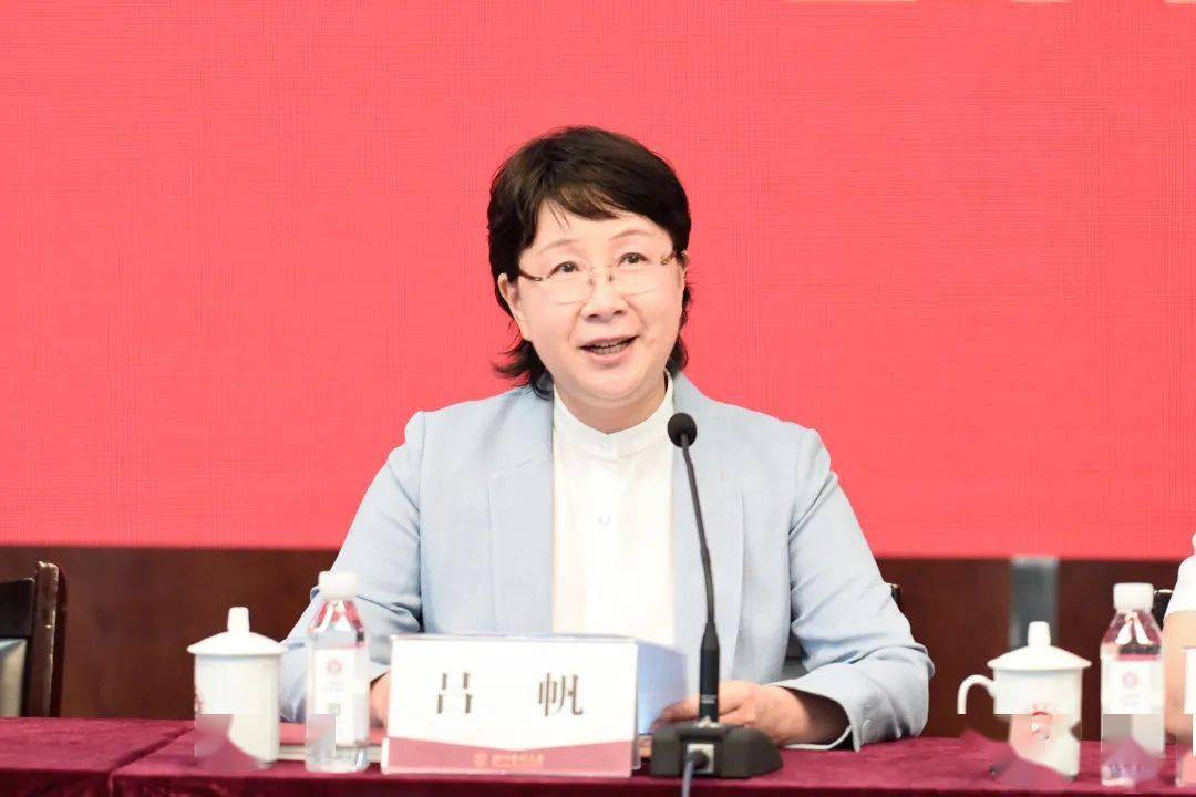 原党委书记吕帆,新任党委书记吕一军先后进行了表态发言.