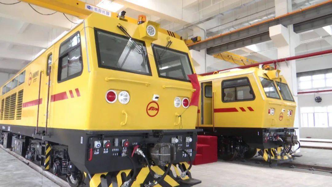 轨道交通1号线首批工程车今天到"家"啦!