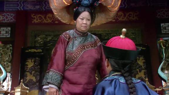 新还珠格格皇后下狠手老巫婆容嬷嬷来劲了扇格格耳光