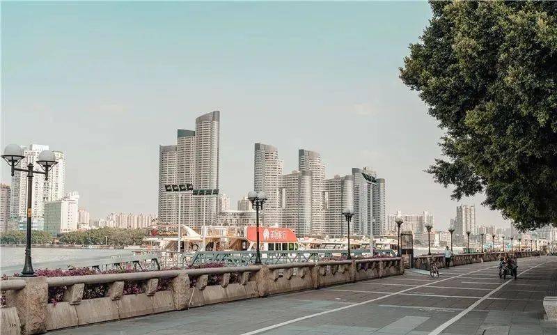 2005年,芳村区被撤销,并入荔湾区.